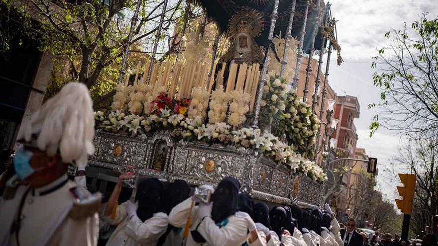 Procesión de la Cofradía 15+1 de L'Hospitalet.