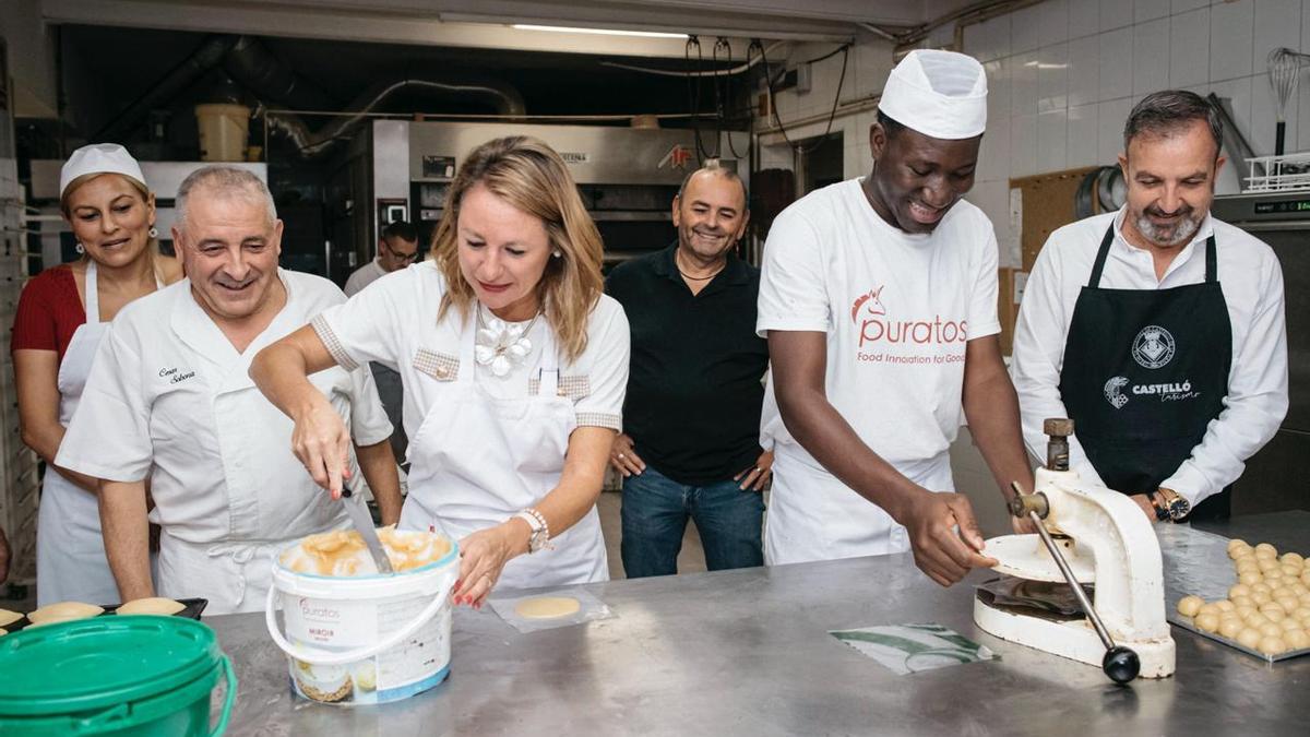 La alcaldesa de Castelló, Begoña Carrasco, visitó uno de los talleres de formación del consistorio.