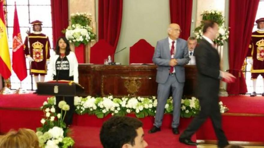 Margarita Guerrero y José Ignacio Gras conforman la mesa de edad en el salón de plenos.