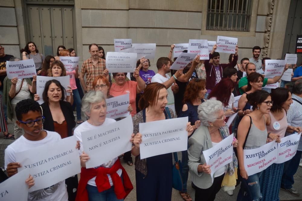 Concentración en Pontevedra contra la libertad provisional para "La Manada"