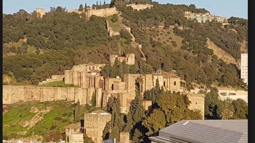 La Alcazaba y al fondo Gibralfaro.