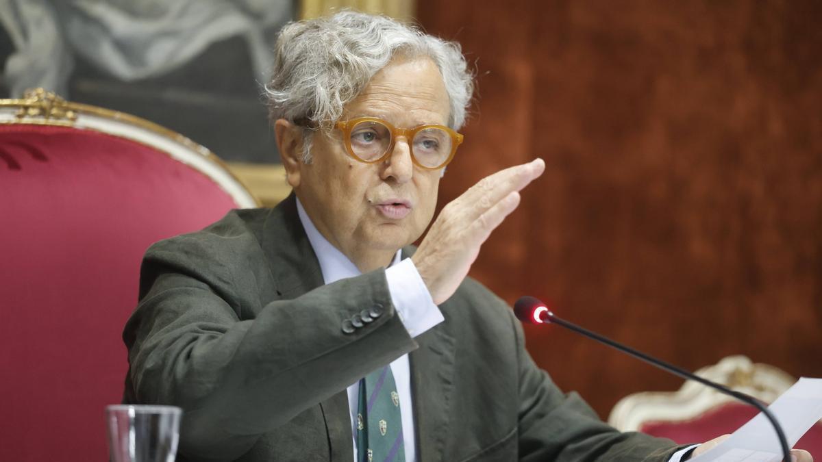 El presidente de la Diputación de Córdoba, Salvador Fuentes, durante el pleno ordinario del mes de junio, este miércoles.