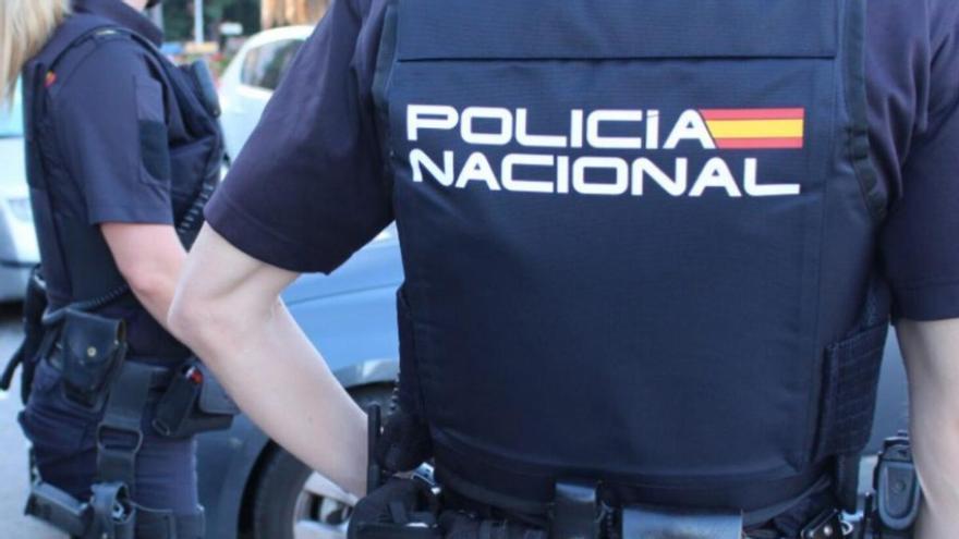 La Policía Nacional detiene al autor del robo a punta de cuchillo de una farmacia de Avilés
