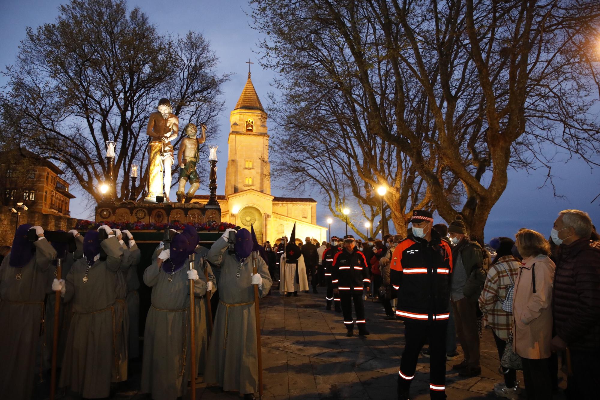 En imágenes: Procesión de Martes Santo en Gijón