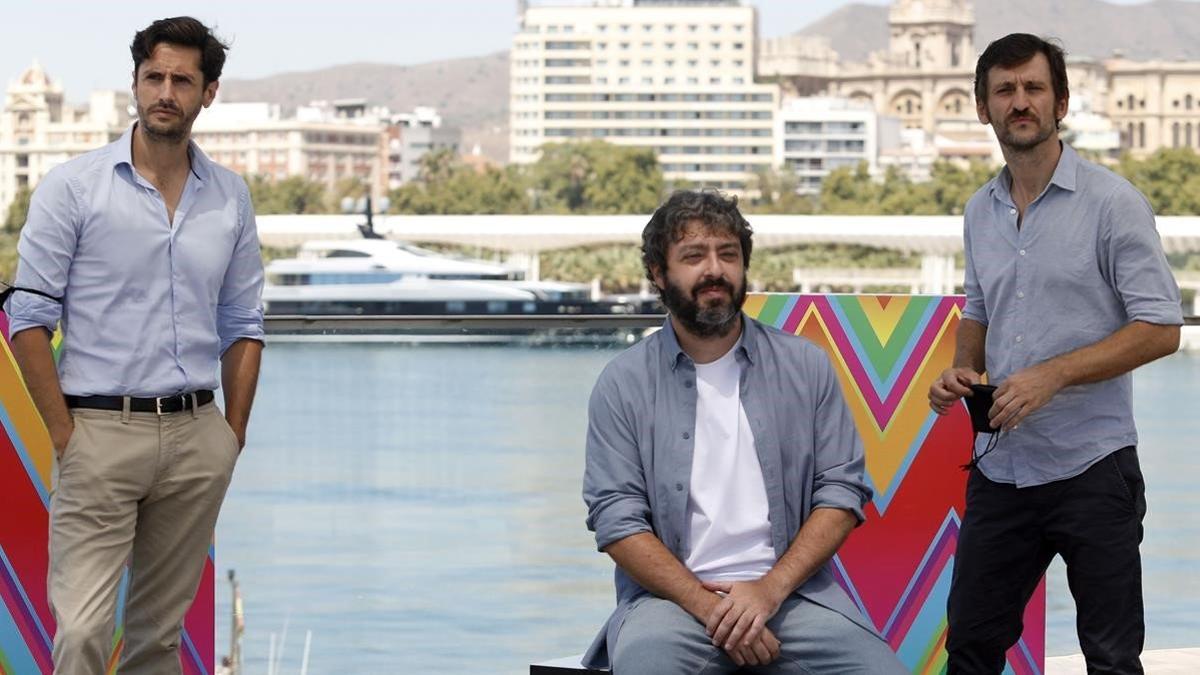 Juan Diego Botto, Víctor García León y Raúl Arévalo, en la presentación de 'Los europeos' en Málaga