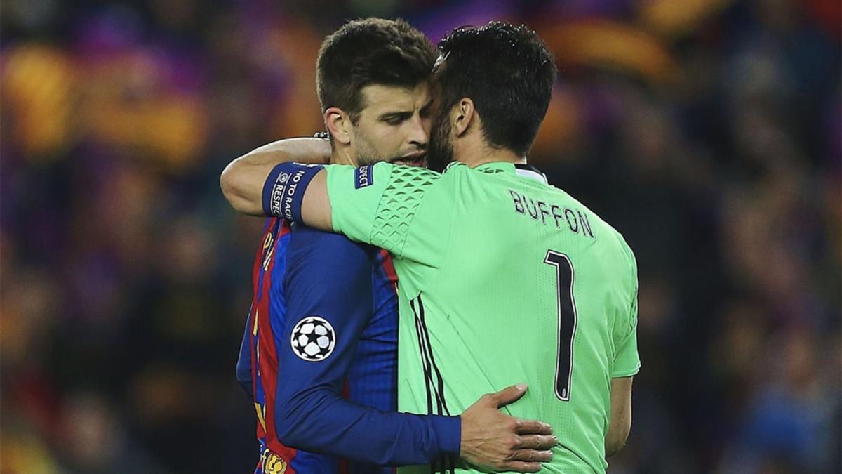 Gerard Piqué se abraza con Buffon