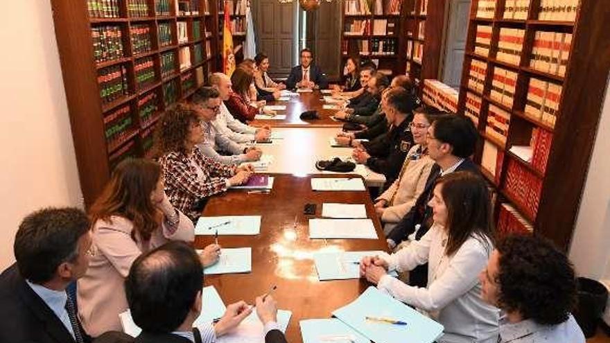 Constitución de la Comisión este lunes en Pontevedra. // G. Santos