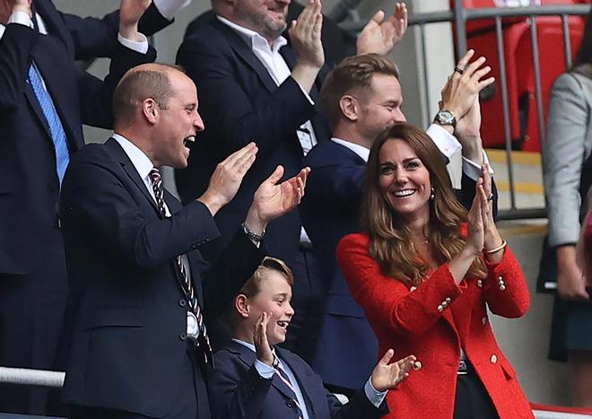Kate Middleton con blazer roja de Zara