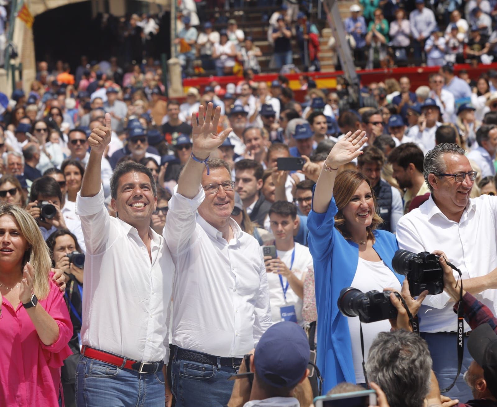 Mitin central del PPCV en la Plaza de Toros de València