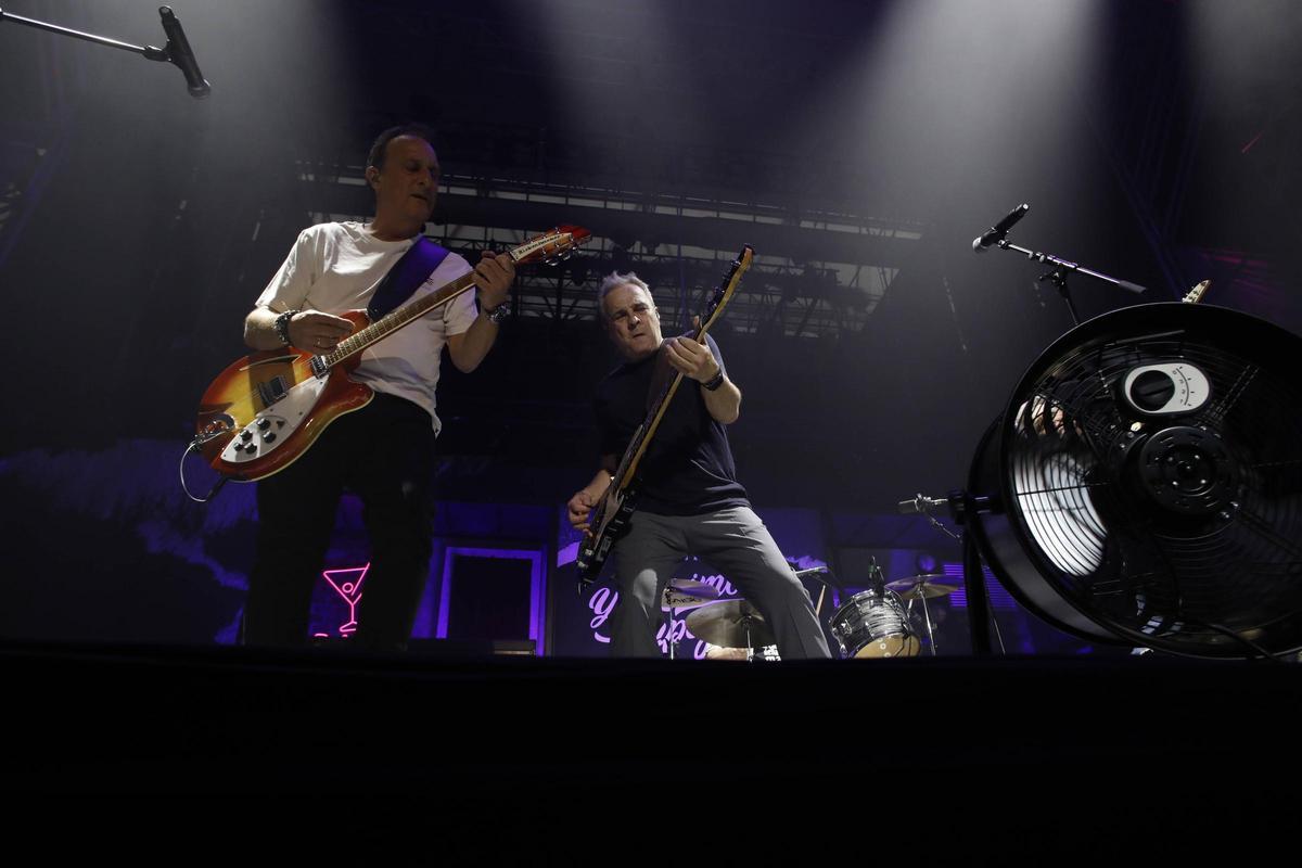 Hombres G desbordan Gijón con su concierto Hombres G desbordan Gijón con su concierto