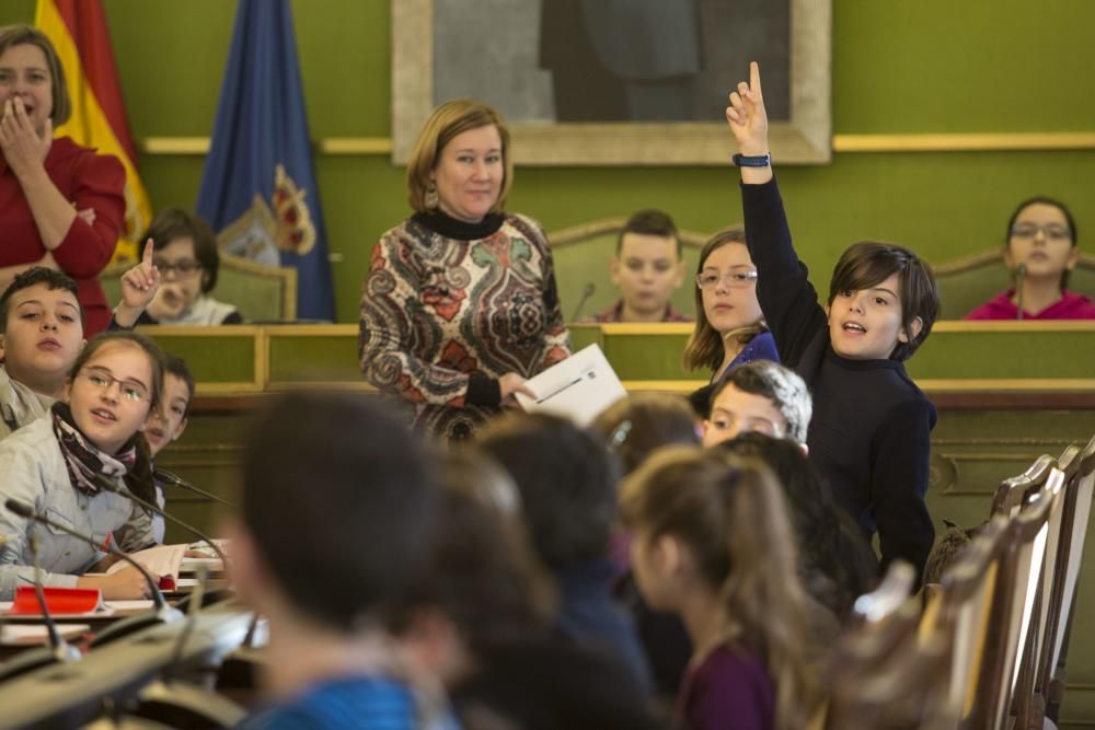 Pleno infantil en el Ayuntamiento de Oviedo