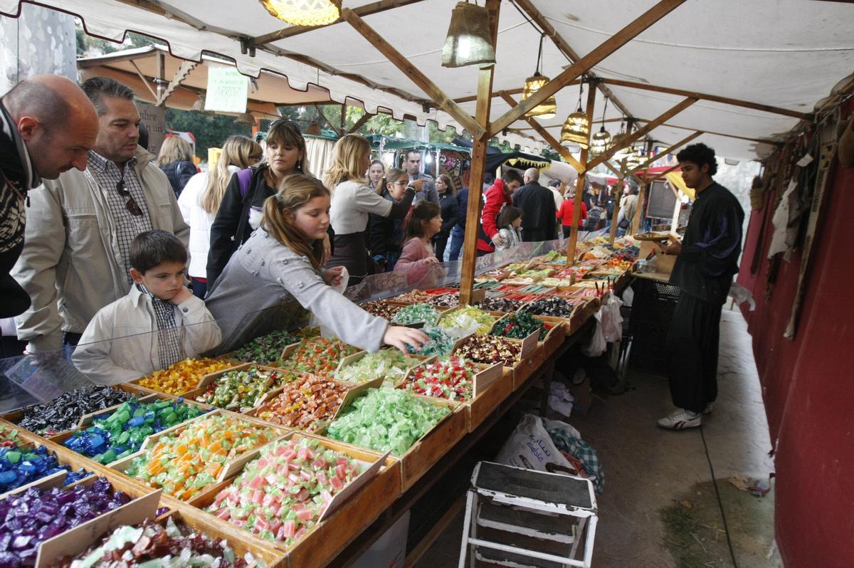 Puesto de chucherías en una edición del Mercado Medieval del Salitre.