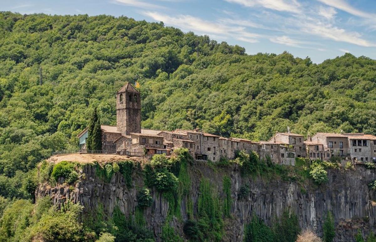 Imatge darxiu d'una fotografia de Castellfollit de la Roca