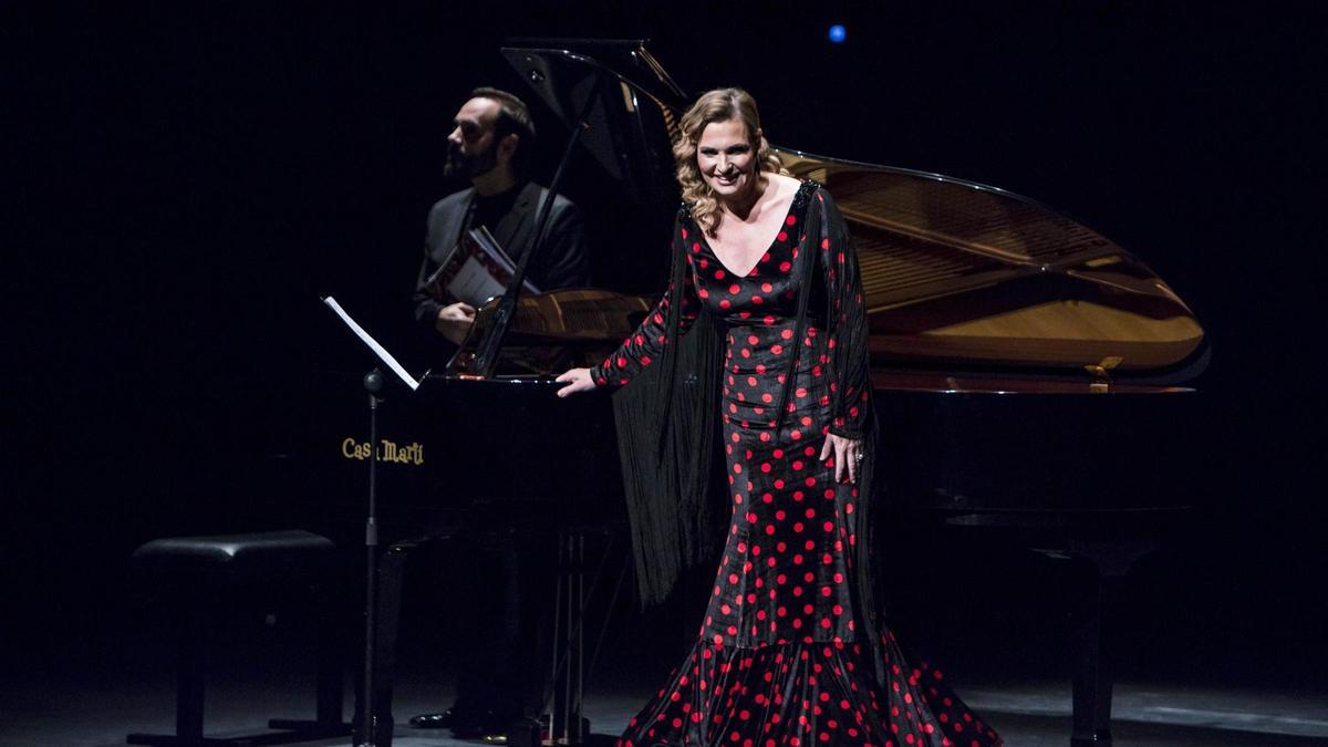 La soprano Ainhoa Arteta: «Me encanta cantar música actual en casa»