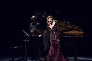 La soprano Ainhoa Arteta: «Me encanta cantar música actual en casa»