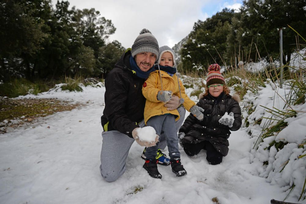 La nieve cubre las montañas de la Serra de Tramuntana