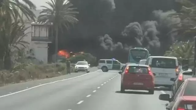 Incendio en Las Rosas: cortada la GC-191 entre Arinaga y Carrizal