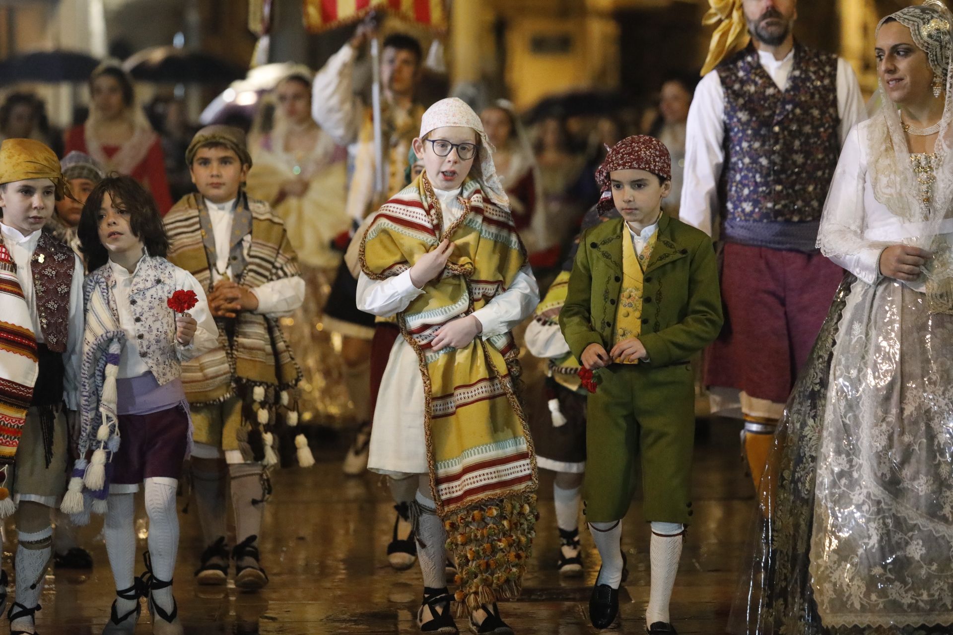 Búscate en el primer día de ofrenda por la calle de la Quart (entre las 19:00 a las 20:00 horas)