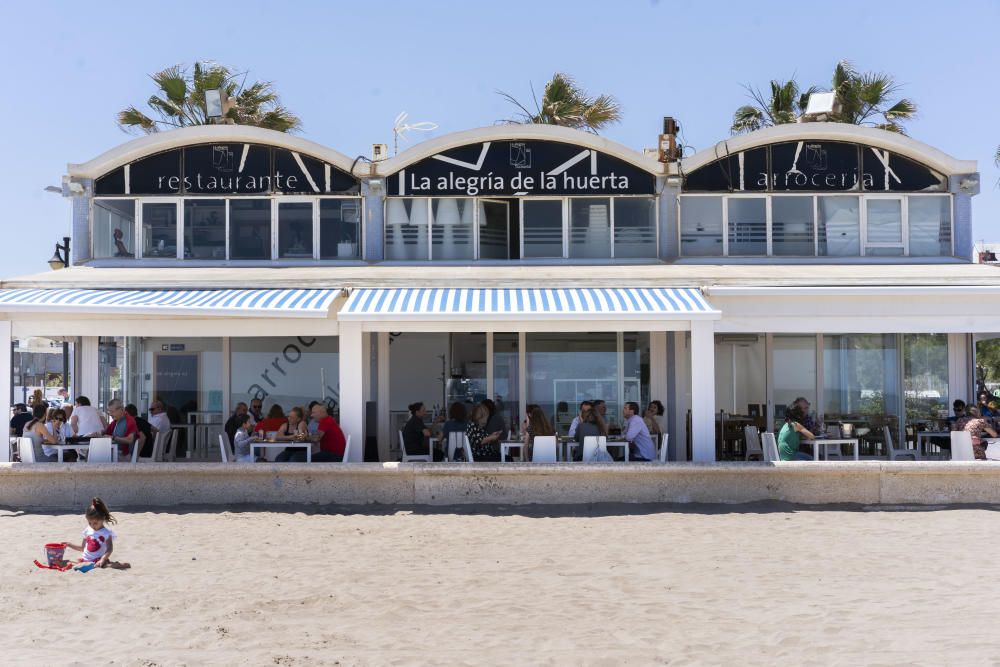 Playas y terrazas llenas en València en los primeros días de la fase 1