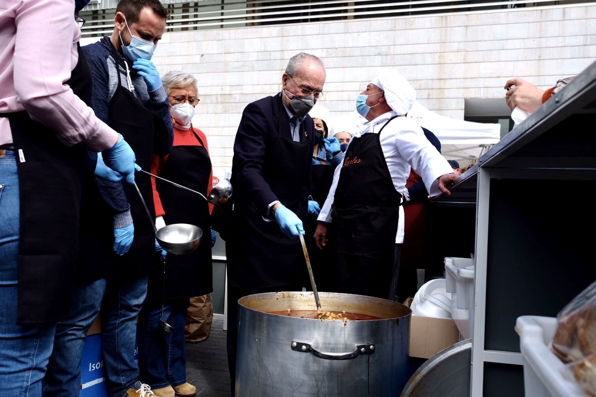 Tradicional potaje carnavalero en El Perchel: la gran previa gastronómica