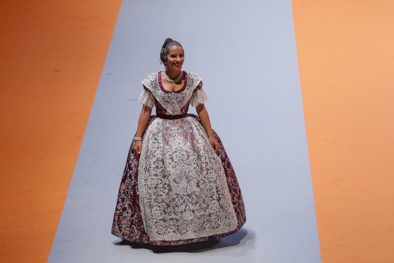 Desfile de las candidatas a la corte de honor 2020