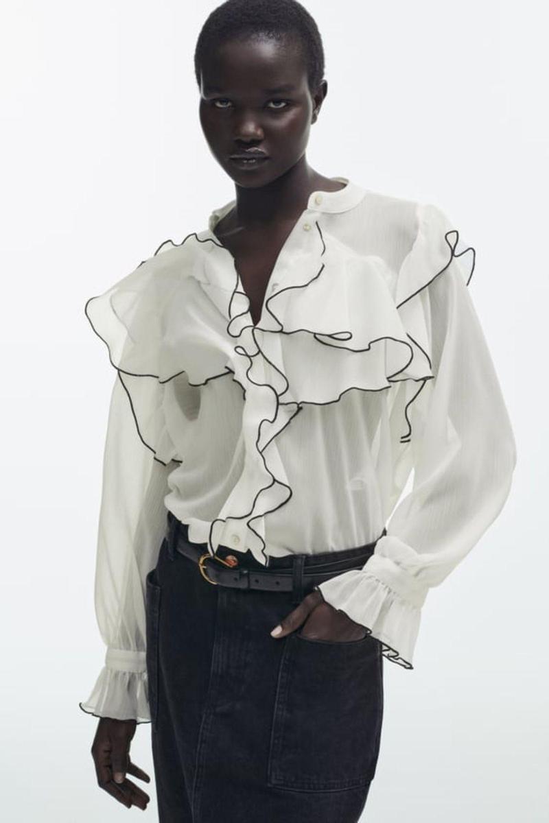 15 blusas de Zara con estampado elegante para llevar con