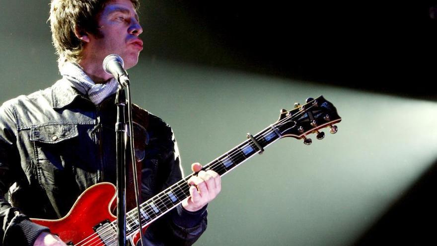 Noel Gallagher, exguitarrista de Oasis, nuevo nombre del WARM UP