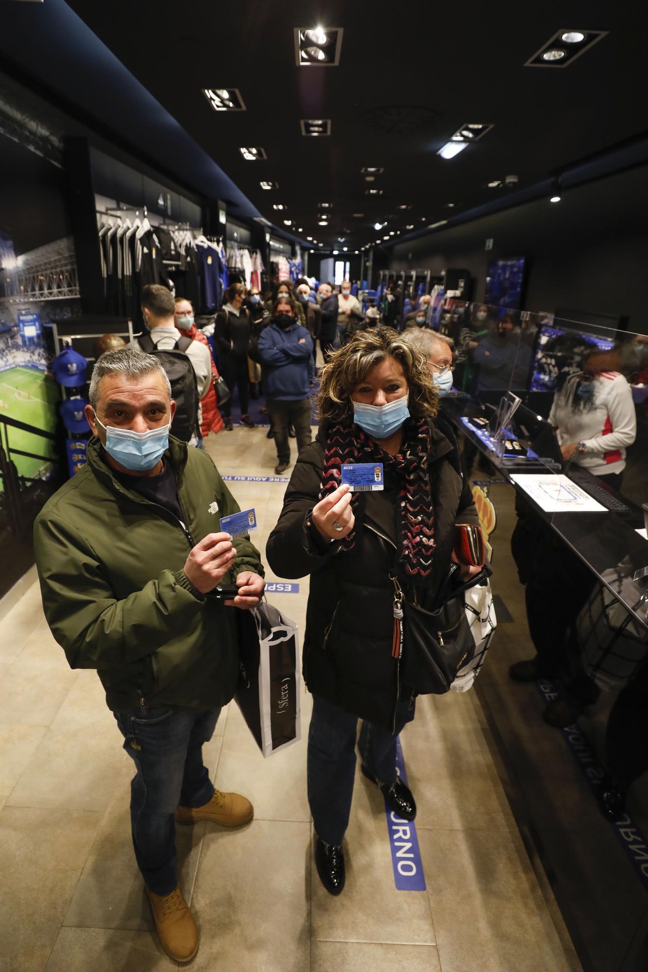 Las imágenes de las colas en la tienda del Oviedo