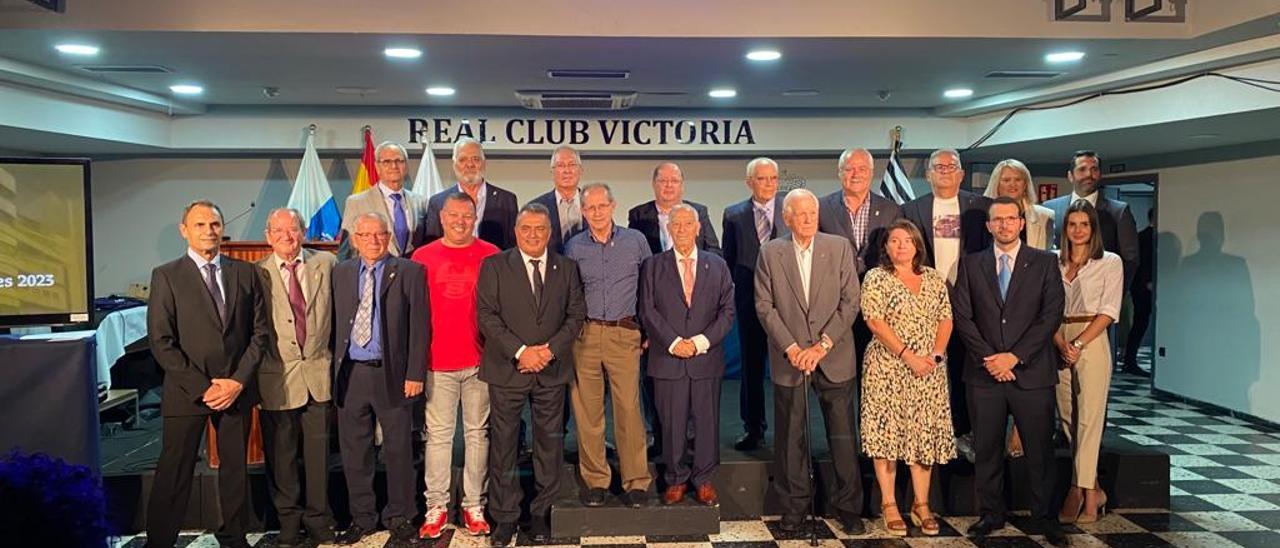 Acto de honores del Real Club Victoria.