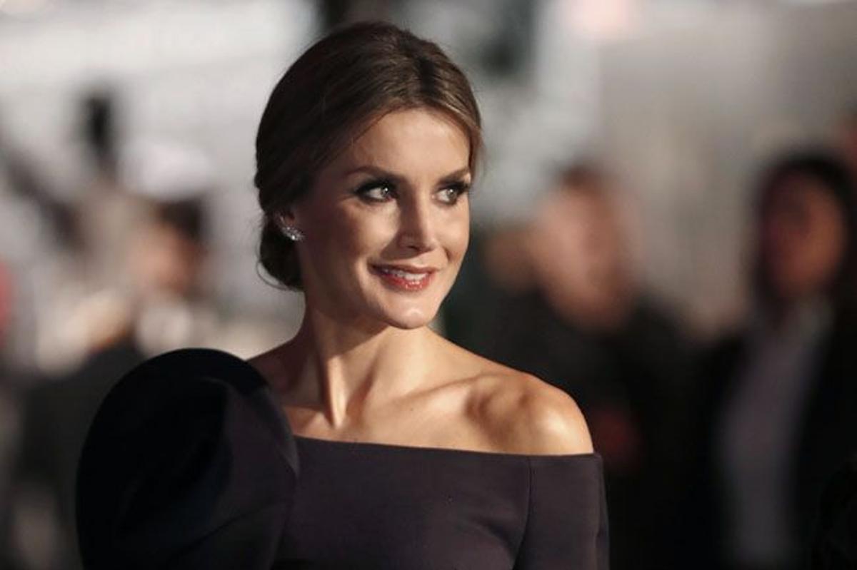 Letizia Ortiz apuesta por la moda española con un vestido de Delpozo