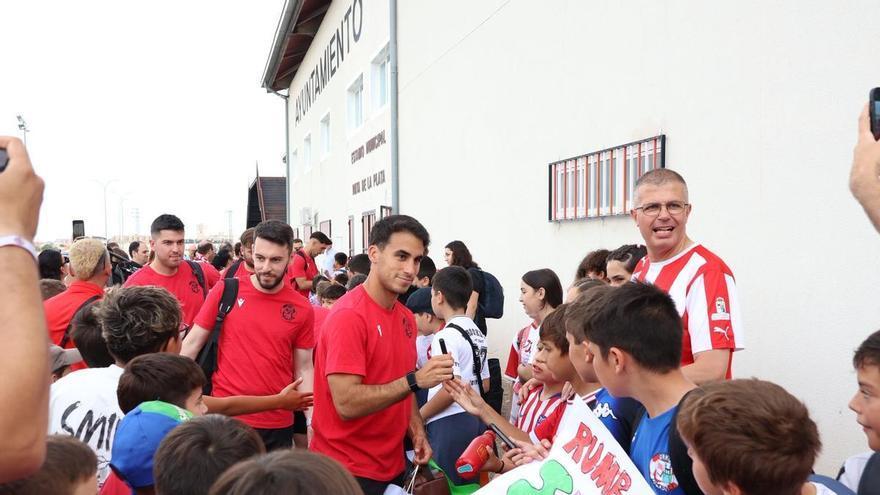 GALERIA | La afición despide al Zamora CF antes de la última batalla por el ascenso a Segunda División frente al Sabadell