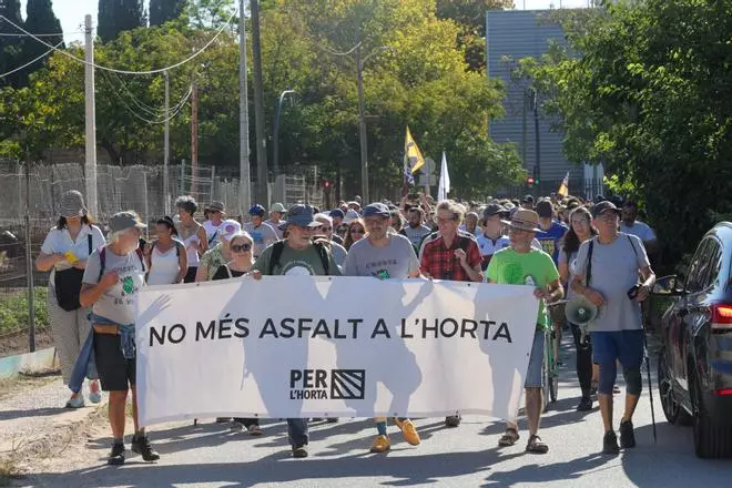 La ronda norte de Mislata moviliza a 300 personas en defensa de la huerta de Campanar