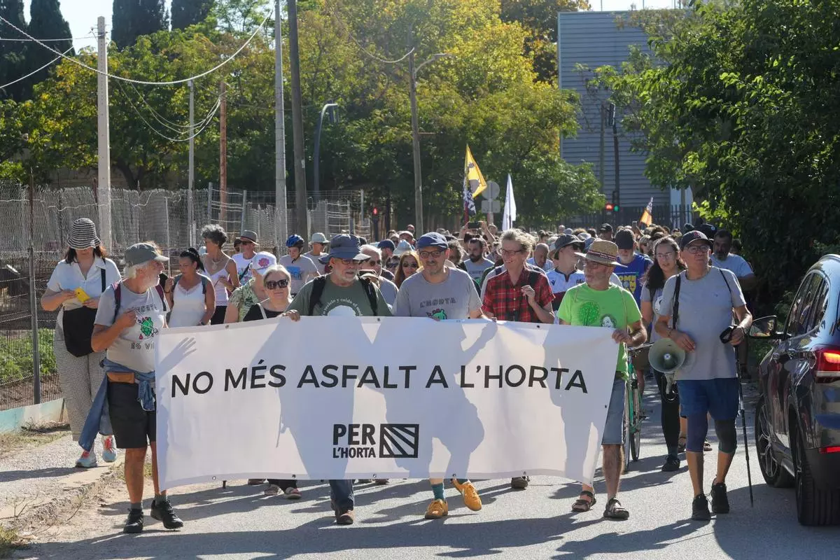 La ronda norte de Mislata moviliza a 300 personas en defensa de la huerta de Campanar