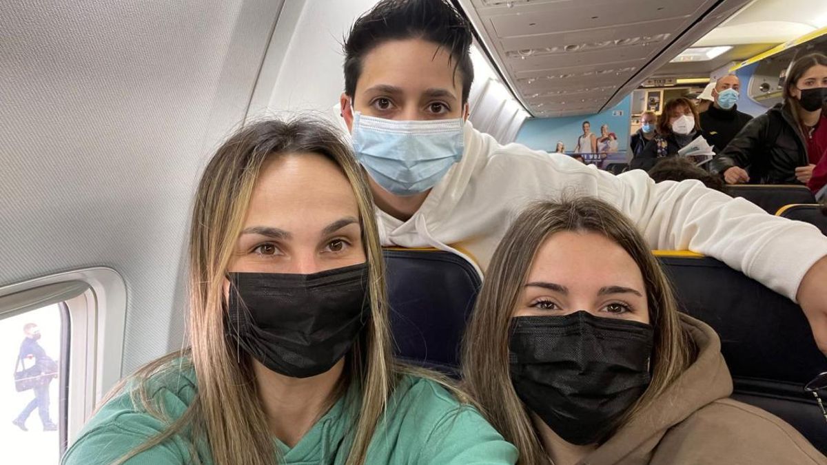Las jugadoras del Priego femenino, antes de viajar a Mallorca.