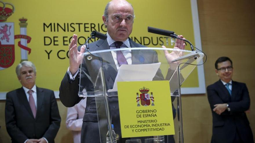 Guindos insta a privatizar Bankia &quot;lo antes posible&quot;