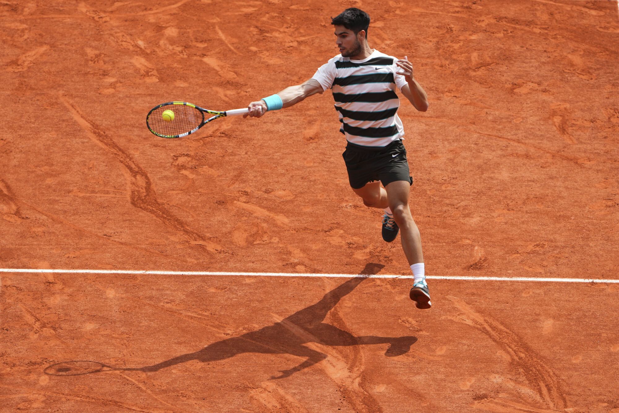 Spain's Carlos Alcaraz plays a shot against Italy's Jannik Sinner during their final match of the French Tennis Open at the Roland-Garros stadium in Paris, Sunday, June 8, 2025. (AP Photo/Lindsey Wasson)