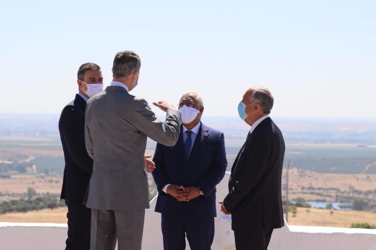 Imágenes del acto de la reapertura de la frontera de Portugal