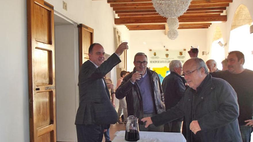 Vicent Marí y Vicent Torres, en el aperitivo posterior al ´pleno de la sobrasada´.