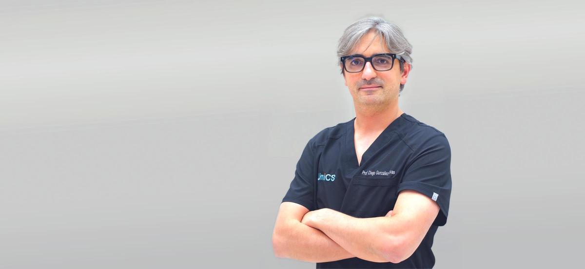 El especialista en cirugía torácica coruñés Diego González Rivas.