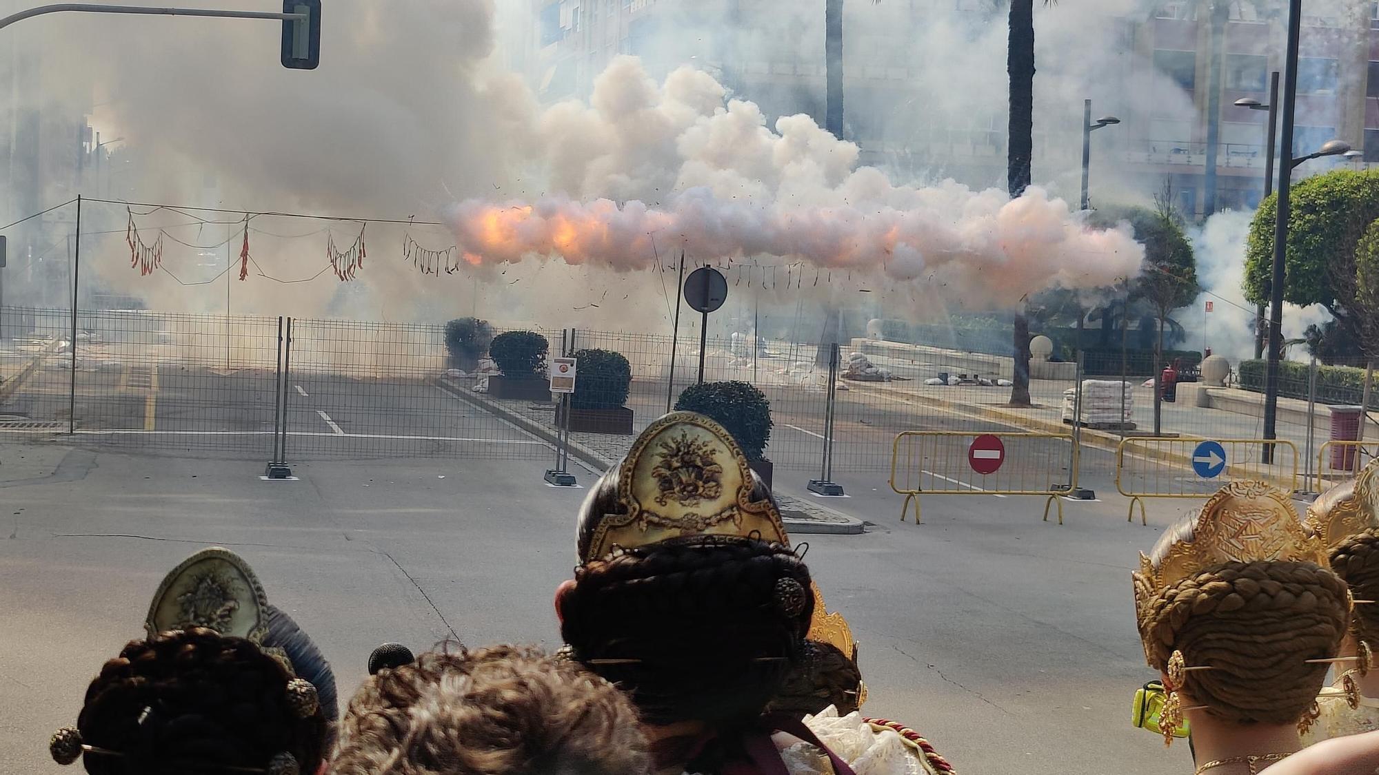 La 'mascletà' del 14 de marzo de Alzira en imágenes