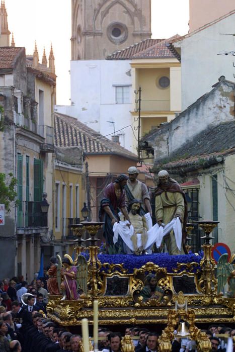 El Cristo del Santo Traslado, en su antiguo trono y acompañado por su antiguo grupo escultórico.