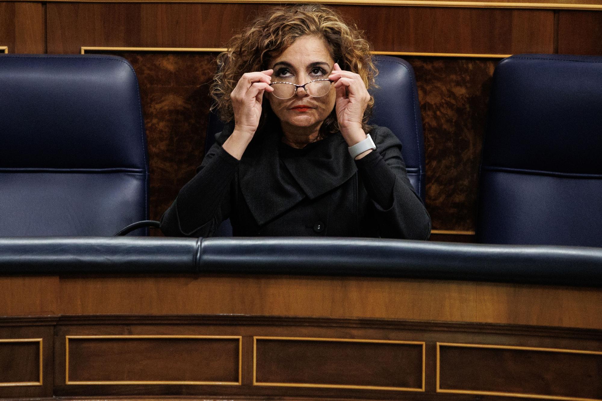 La ministra de Hacienda y Función Pública, María Jesús Montero, durante una sesión plenaria en el Congreso de los Diputados, a 1 de diciembre de 2022, en Madrid (España).