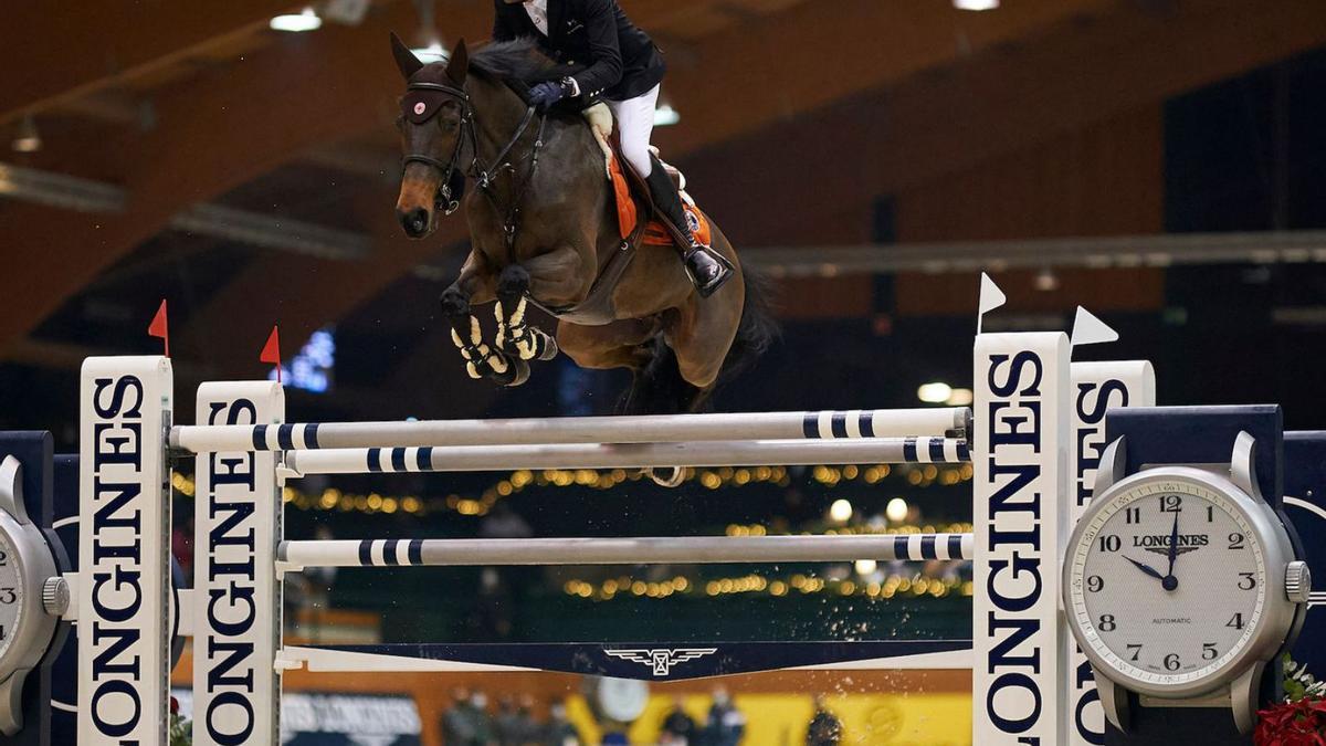 El ganador, Simon Delestre, durante su participación en el Gran Premio Longines |  // M. QUEIMADELOS