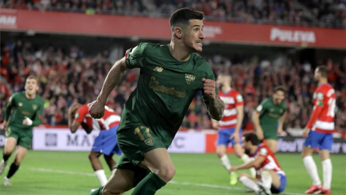 Yuri Berchiche celebra el gol que clasificó al Athletic a la final.