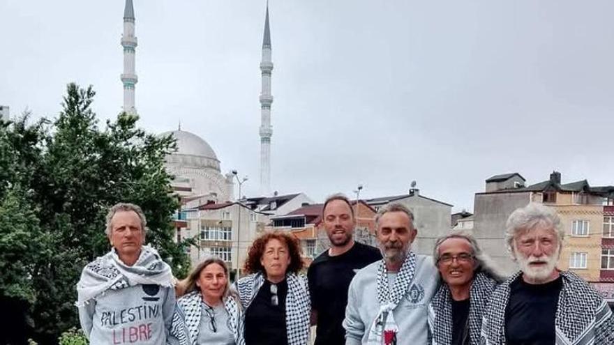 Los siete gallegos de la flotilla a Gaza interceptada por Israel llegarán esta noche a Santiago