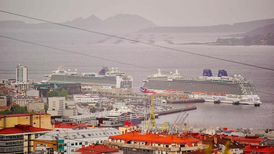 Vigo se llena de turistas con la triple escala de cruceros que deja 7.500 pasajeros