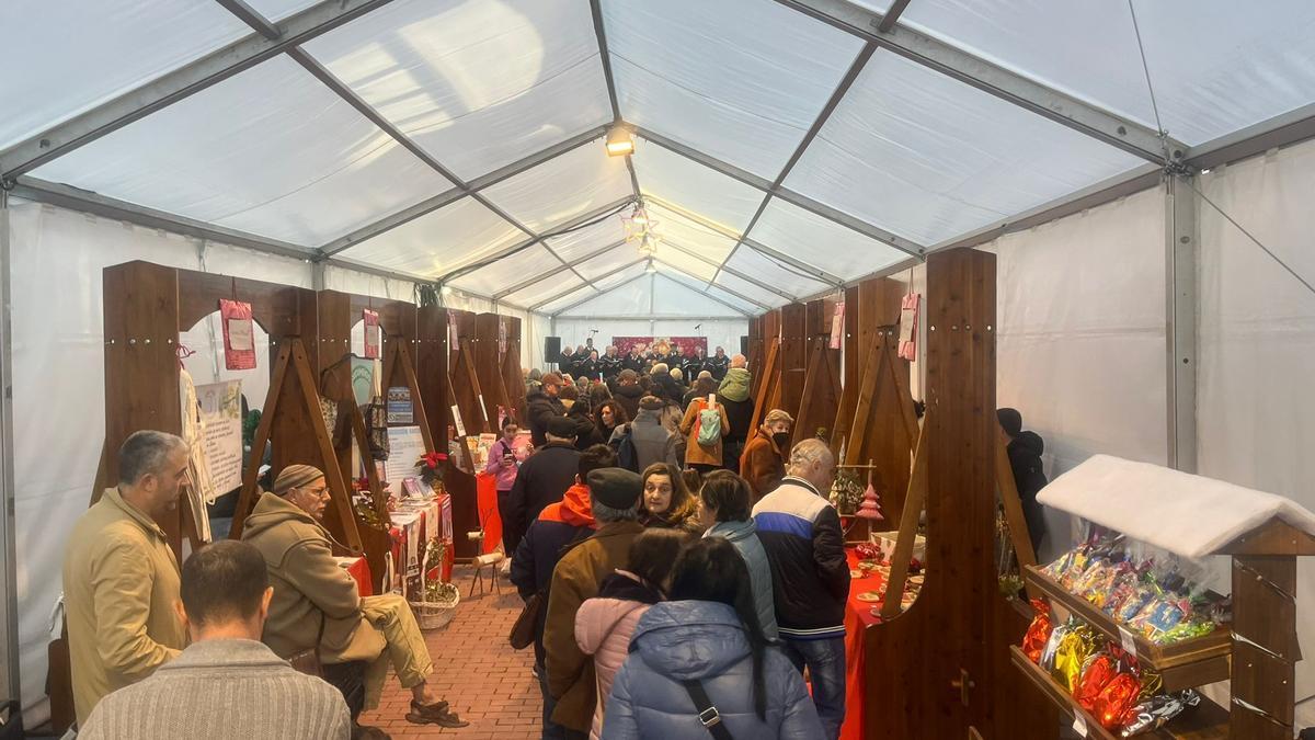 El mercadillo navideño de la AMPA del centro escolar.