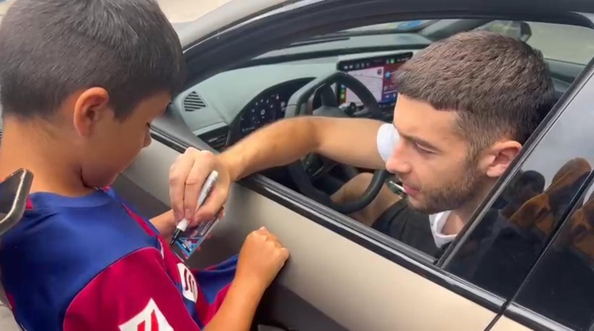 Joan Garcia en la Ciutat Esportiva del FC Barcelona