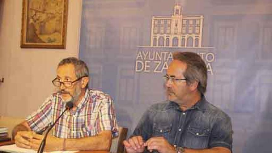 Guarido (derecha), ayer con el concejal Romualdo Fernández.