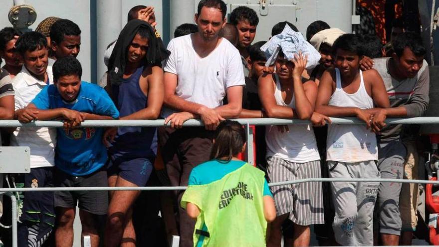 Los supervivientes del naufragio llegan a Palermo.